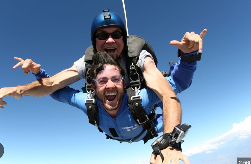 Skydiving tandem