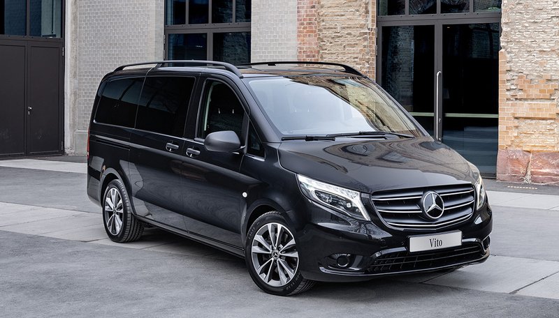 Lüks VIP siyah araç Mercedes